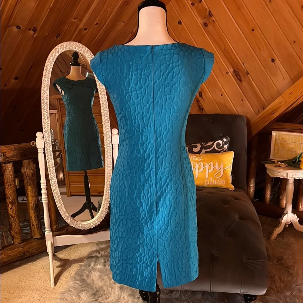 Elegant Blue Textured Women's Dress - Picture 4 of 4